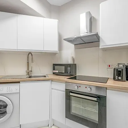 Wonderful One Bedroom Flat *