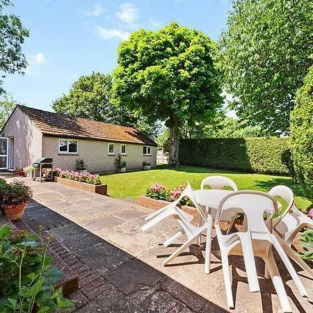 Beautiful 2 Bedroom In Sutton