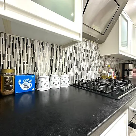 Homestay Laburnum House-comfortable Near Of *