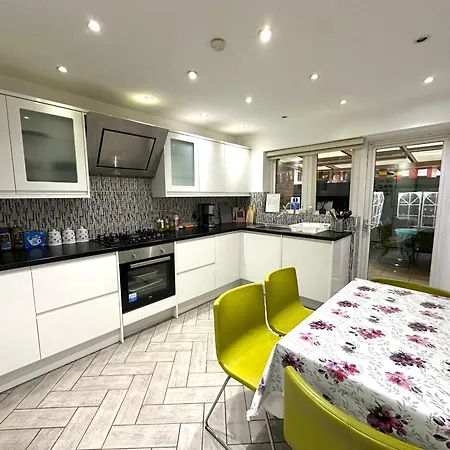 Laburnum House-comfortable Near Of London