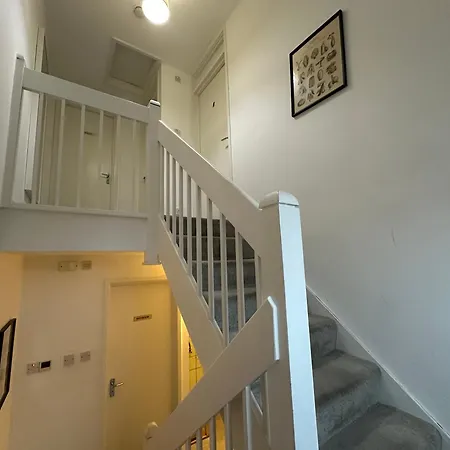 Laburnum House-comfortable Near Of * London