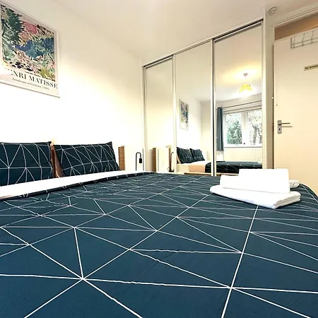Laburnum House-comfortable Near Of Homestay *