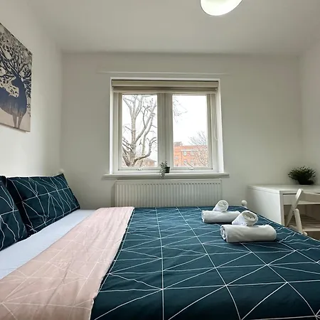 Homestay Laburnum House-comfortable Near Of London
