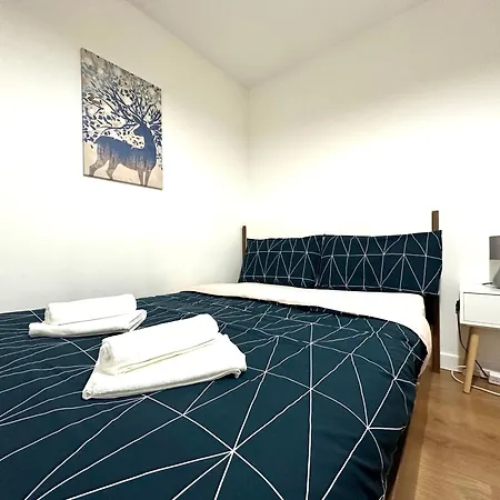 Laburnum House-comfortable Near Of Homestay