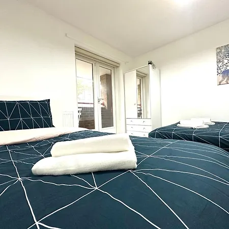 Laburnum House-comfortable Near Of *