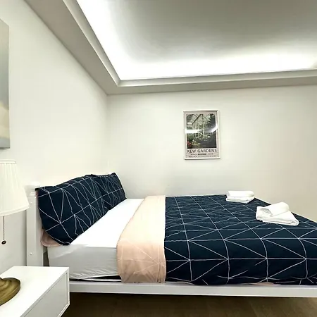 Laburnum House-comfortable Near Of *