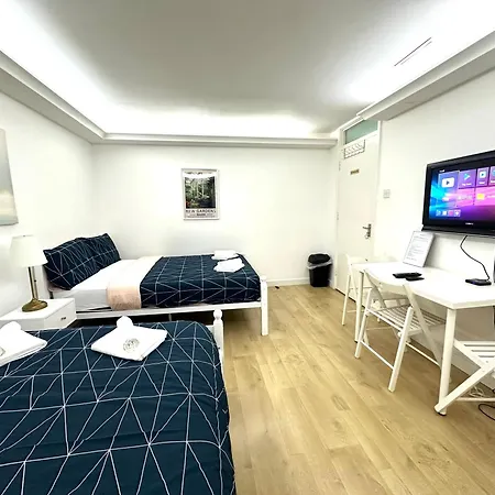 Homestay Laburnum House-comfortable Near Of *