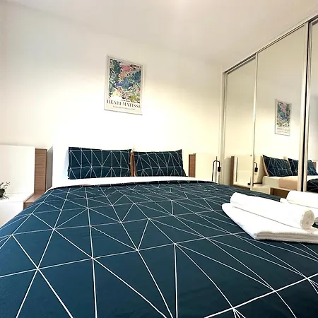 Laburnum House-comfortable Near Of Habitación en casa particular *