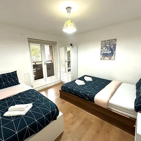 Homestay Laburnum House-comfortable Near Of London