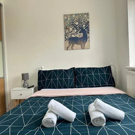 Homestay Laburnum House-comfortable Near Of