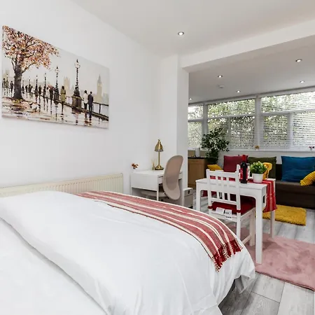 Deluxe - Airport & Excel Ideal For Long * London