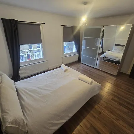 Brixton 5 Bedroom Wonder Holiday home London