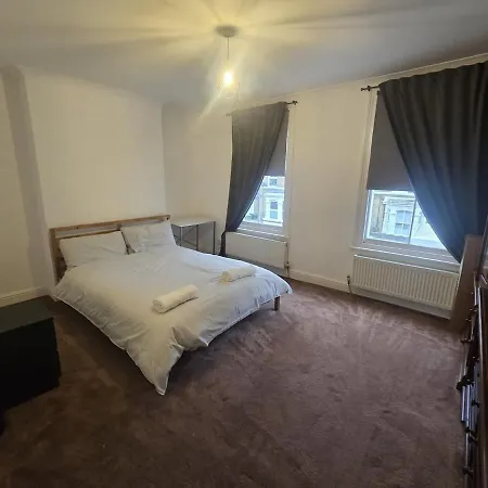 Brixton 5 Bedroom Wonder Holiday home London