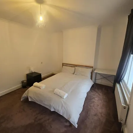 Brixton 5 Bedroom Wonder Holiday home London