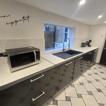 Brixton 5 Bedroom Wonder *