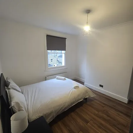 Holiday home Brixton 5 Bedroom Wonder *