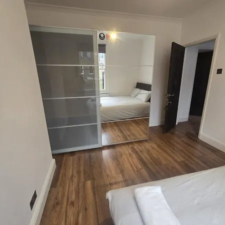 Brixton 5 Bedroom Wonder Holiday home *