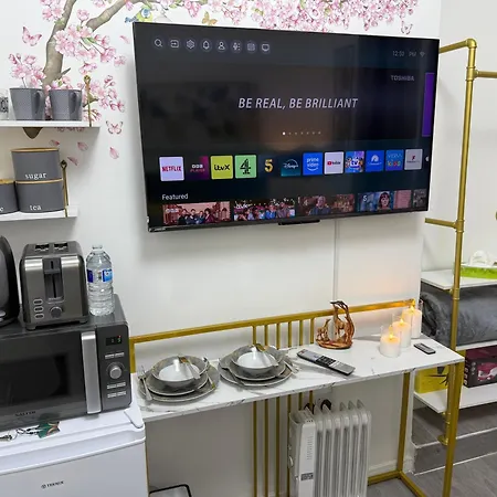 Luxury In Victoria, 7 Minutes Walk To Victoria Station, 5 Homestay *