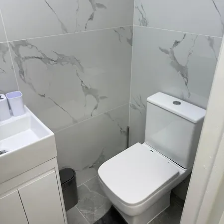 Luxury In Victoria, 7 Minutes Walk To Victoria Station, 5 *