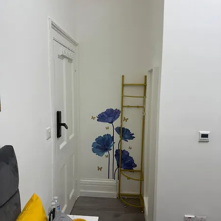 Luxury In Victoria, 7 Minutes Walk To Victoria Station, 5 Homestay