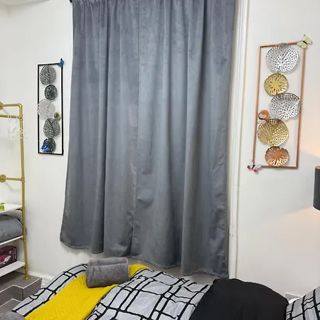 Luxury In Victoria, 7 Minutes Walk To Victoria Station, 5 Homestay *