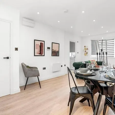Flat - Sleeps 3 - Links To Ldn & Airport * Cowley (Greater London)