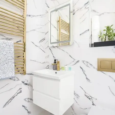 Flat - Sleeps 3 - Links To Ldn & Airport Apartment