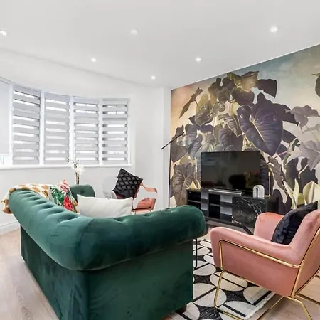 Flat - Sleeps 3 - Links To Ldn & Airport Apartment