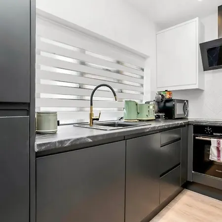 Flat - Sleeps 3 - Links To Ldn & Airport * Cowley (Greater London)