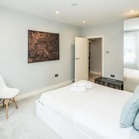 Modern 2b Flat: London, Walk To Landmarks Apartment London