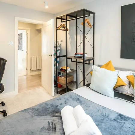 Modern 2b Flat: London, Walk To Landmarks