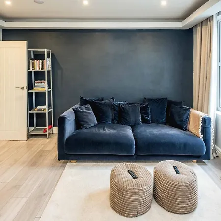 Modern 2b Flat: London, Walk To Landmarks Apartment London