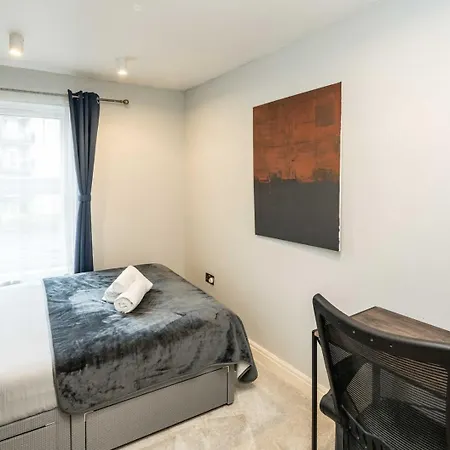 Modern 2b Flat: London, Walk To Landmarks * London