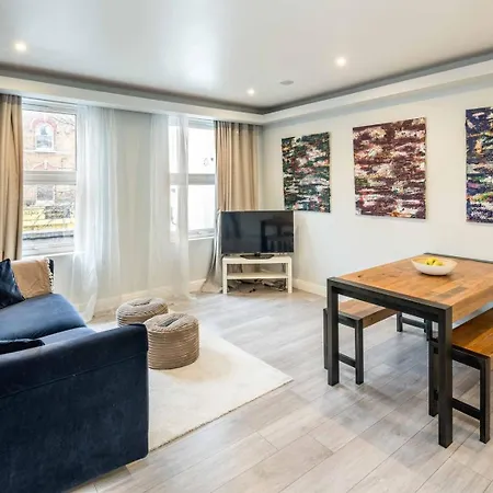Modern 2b Flat: London, Walk To Landmarks Apartment London