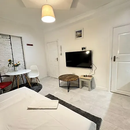 One Bedroom Flat Bell Street * London