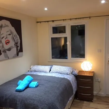 Aparthotel High Road