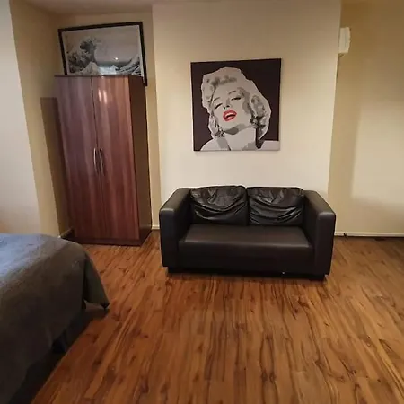 Aparthotel 69 *
