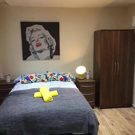 Aparthotel High Road London