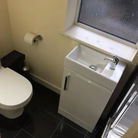 High Road Aparthotel