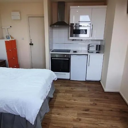 Aparthotel High Road *