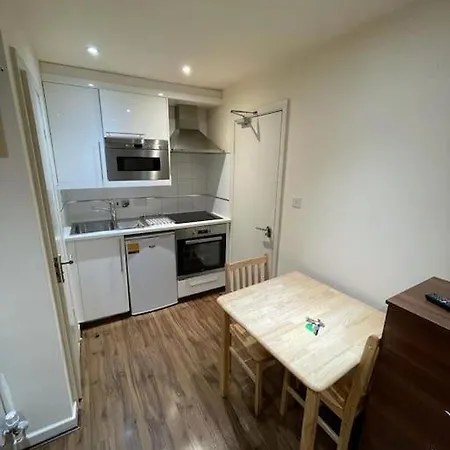 69 Aparthotel *