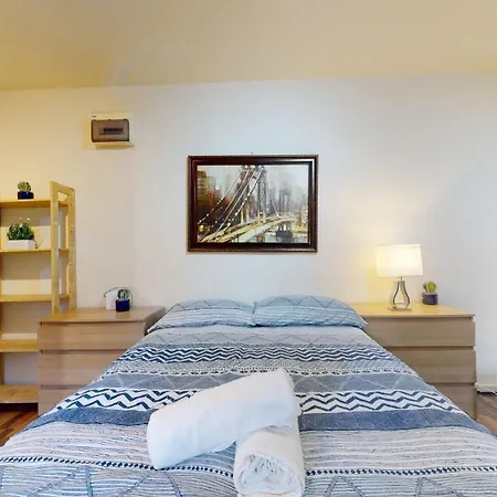 69 Aparthotel