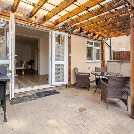 Apartment Spacious 2bdr Apartment, Wifi+ Great Tv Romford