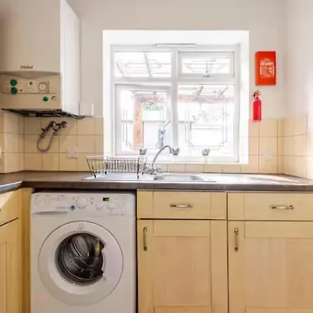 Spacious 2bdr Apartment, Wifi+ Great Tv
