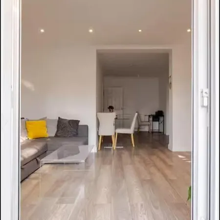 Spacious 2bdr Apartment, Wifi+ Great Tv Apartment *