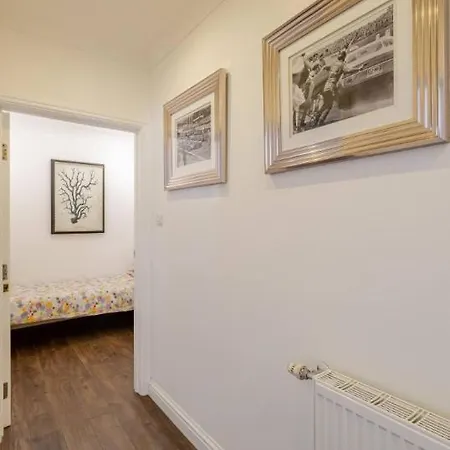 Apartment Spacious 2bdr Apartment, Wifi+ Great Tv *