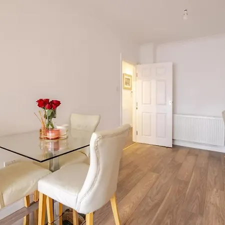 Apartment Spacious 2bdr Apartment, Wifi+ Great Tv Romford