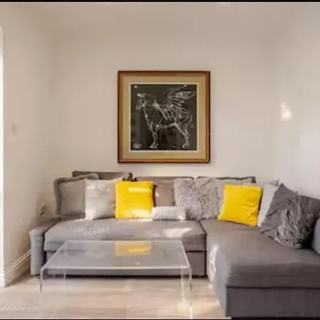Spacious 2bdr Apartment, Wifi+ Great Tv