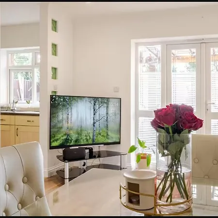 Spacious 2bdr Apartment, Wifi+ Great Tv Apartment