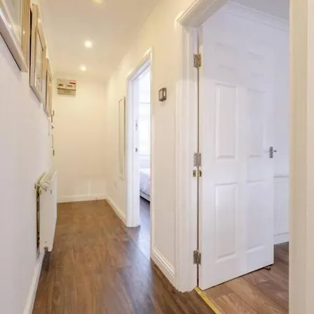Spacious 2bdr Apartment, Wifi+ Great Tv Apartment *